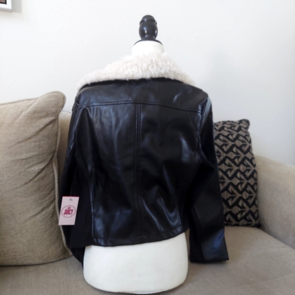 Jackets - Picture 3 of 3